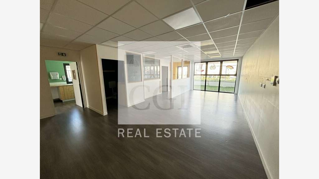Local commercial 130m² à louer à Chaponnay