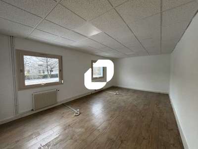 A louer Bureaux 154m² Charbonnieres les bains