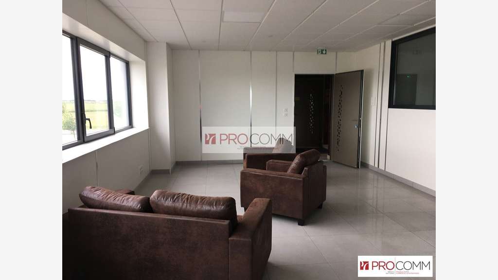 Bureaux aménagés 125m² R+1 à louer à Chartres