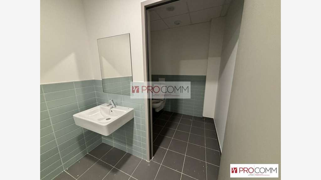 Locaux d'activité 231m² à louer à Chartres