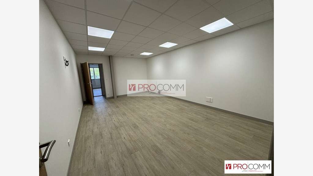 Locaux d'activité 231m² à louer à Chartres