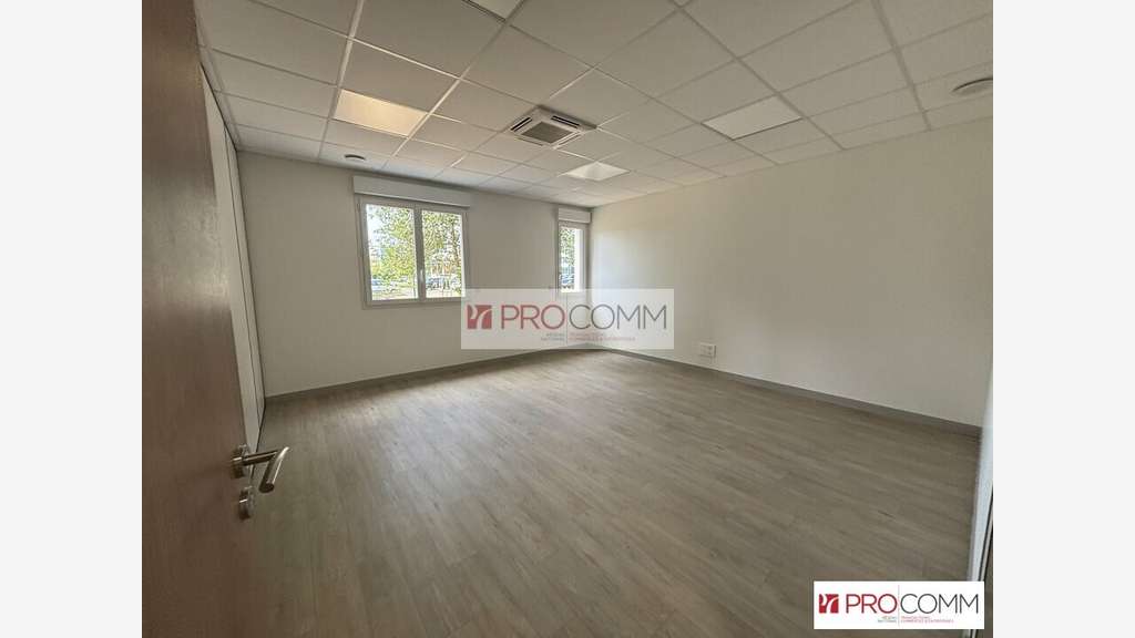 Locaux d'activité 231m² à louer à Chartres
