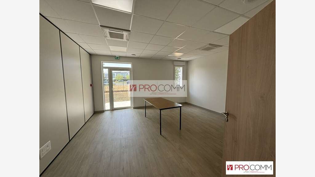 Locaux d'activité 231m² à louer à Chartres