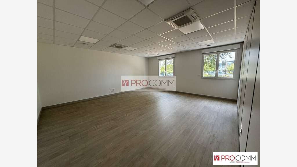 Locaux d'activité 231m² à louer à Chartres