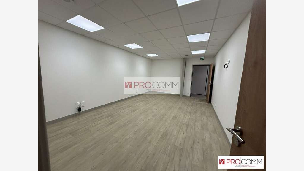 Locaux d'activité 231m² à louer à Chartres