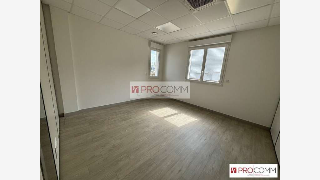 Bureaux 231m² RDC à louer accès rocade à Chartres