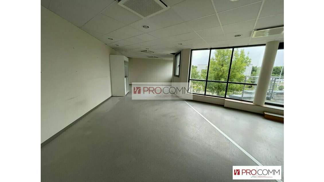 Bureaux R+1 avec parking clos à louer à Chartres