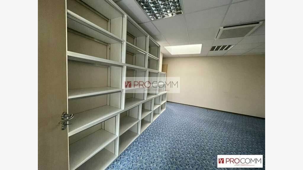 Bureaux avec parking clos à louer à Chartres