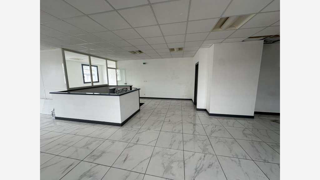 Bureaux 215m² à louer proche rocade à Chartres