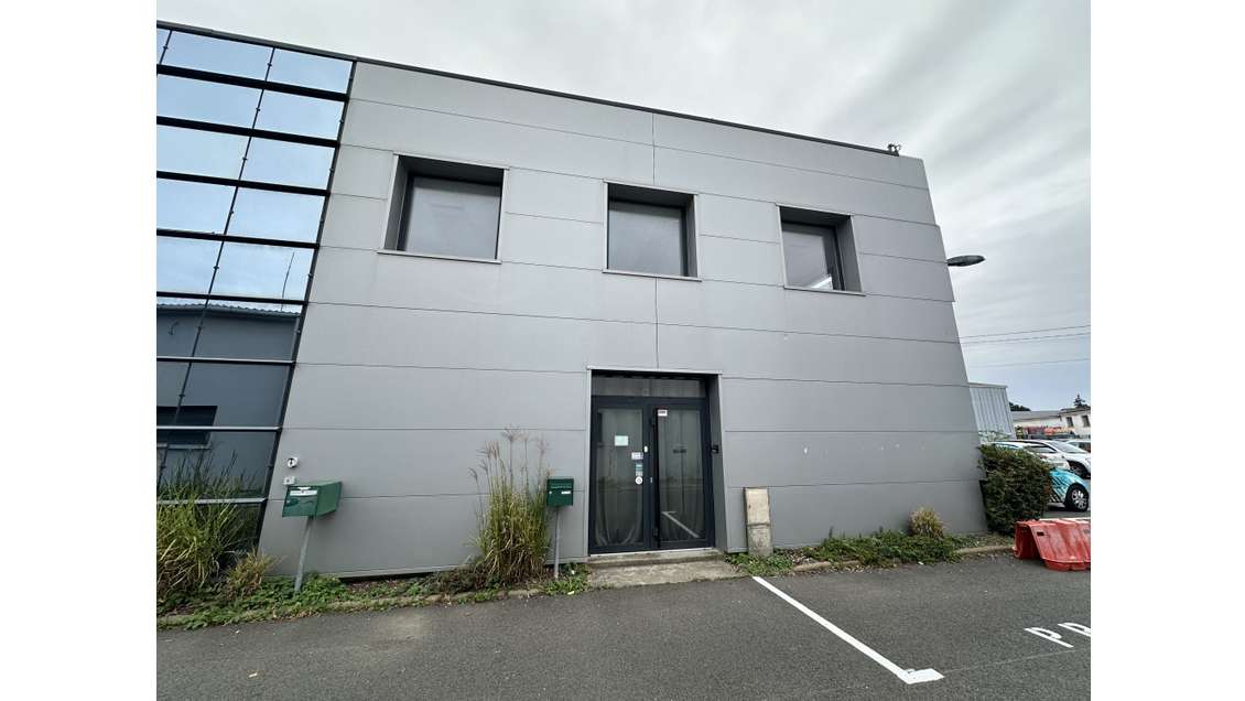Bureaux 215m² à louer proche rocade à Chartres 