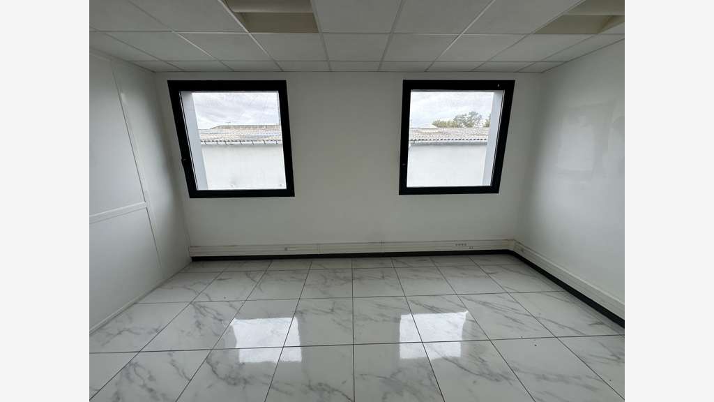 Bureaux 215m² à louer proche rocade à Chartres