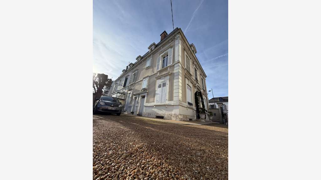 Bureaux premium à louer sur Chartres avec parking