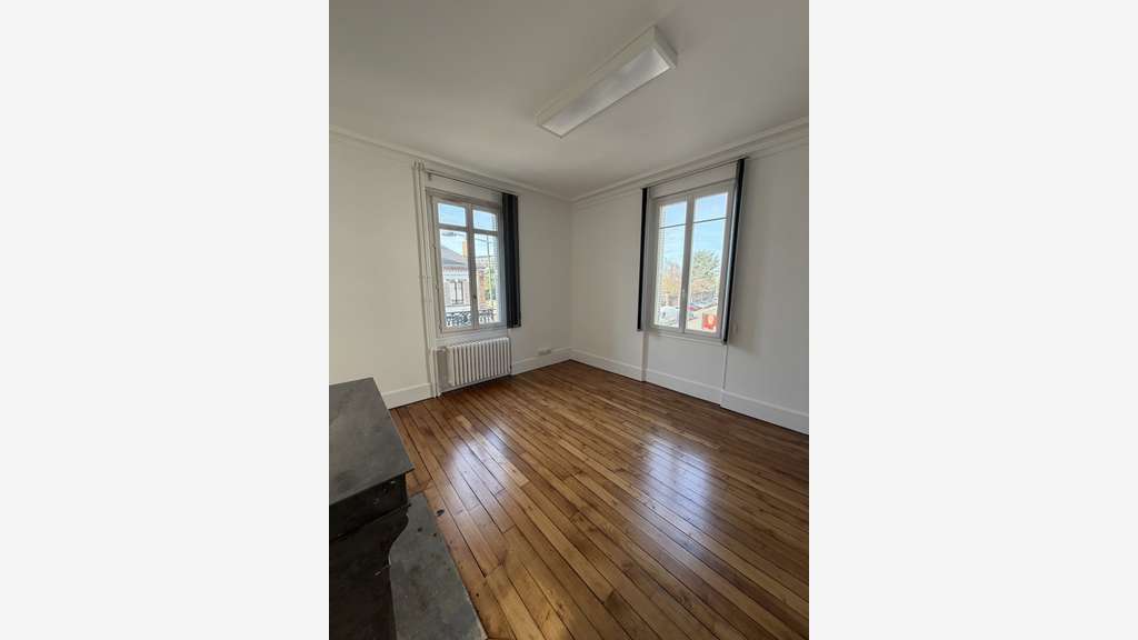 Bureaux premium à louer sur Chartres avec parking