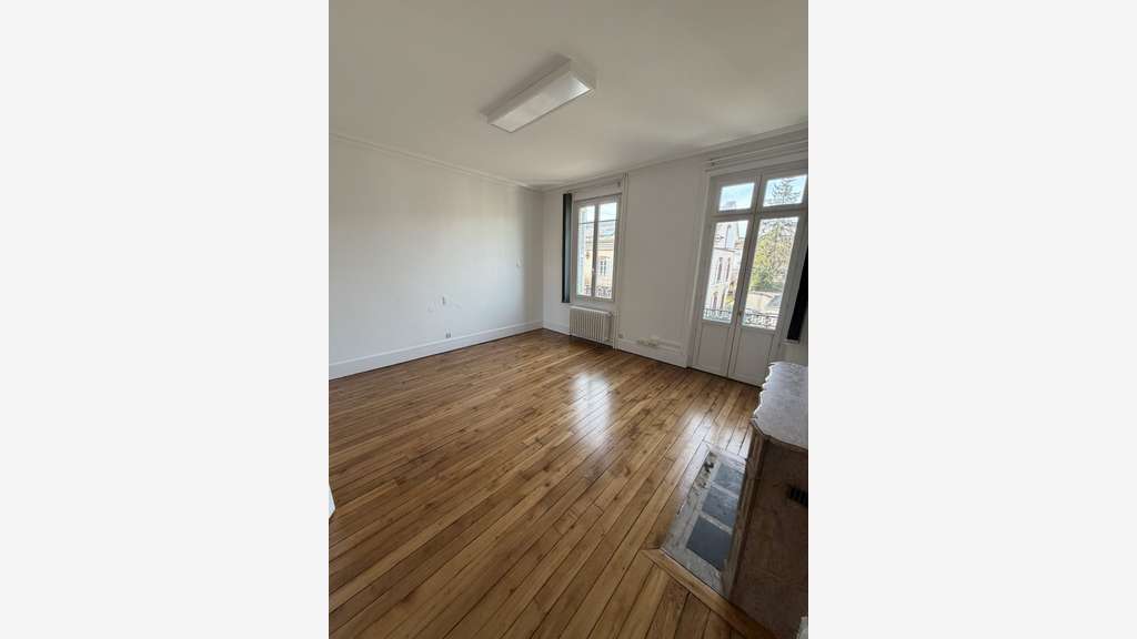 Bureaux premium à louer sur Chartres avec parking