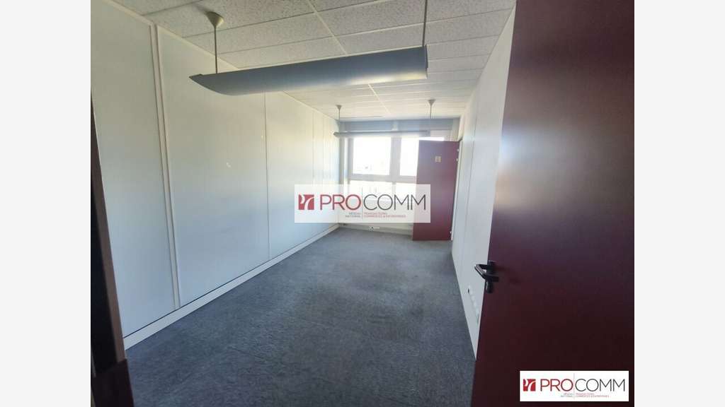 Bureaux 326m² R+2 à louer à Chartres centre