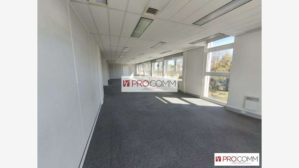 Bureaux 326m² R+2 à louer à Chartres centre