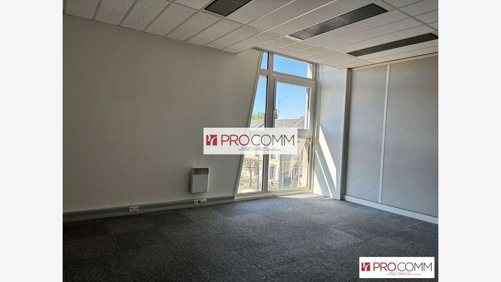 Bureaux 326m² R+2 à louer à Chartres centre