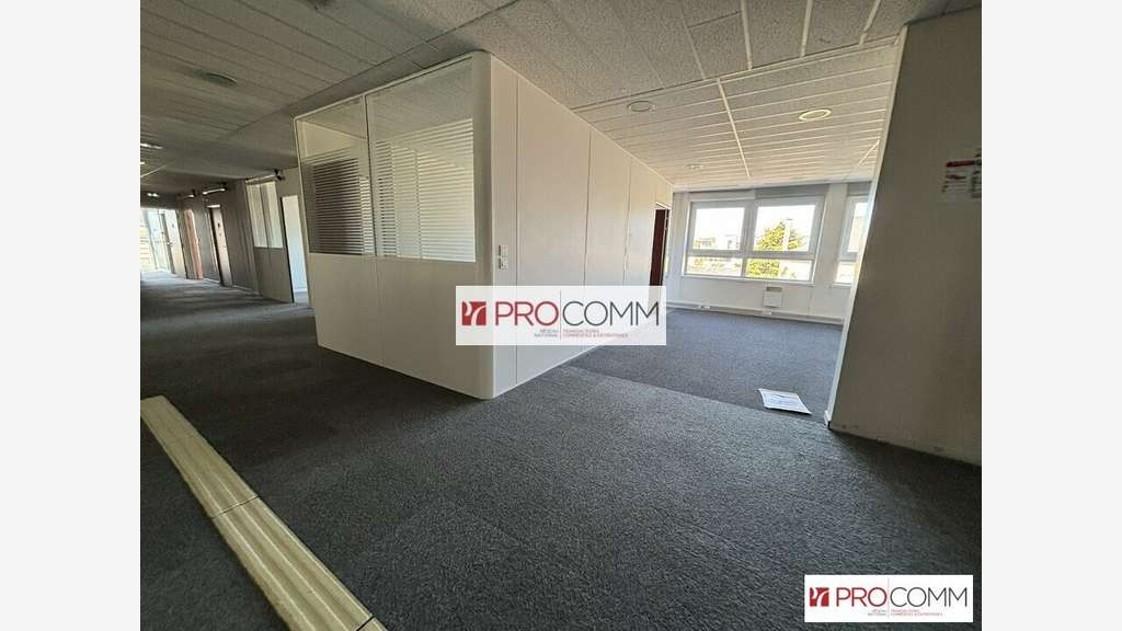 Bureaux 326m² R+2 à louer à Chartres centre