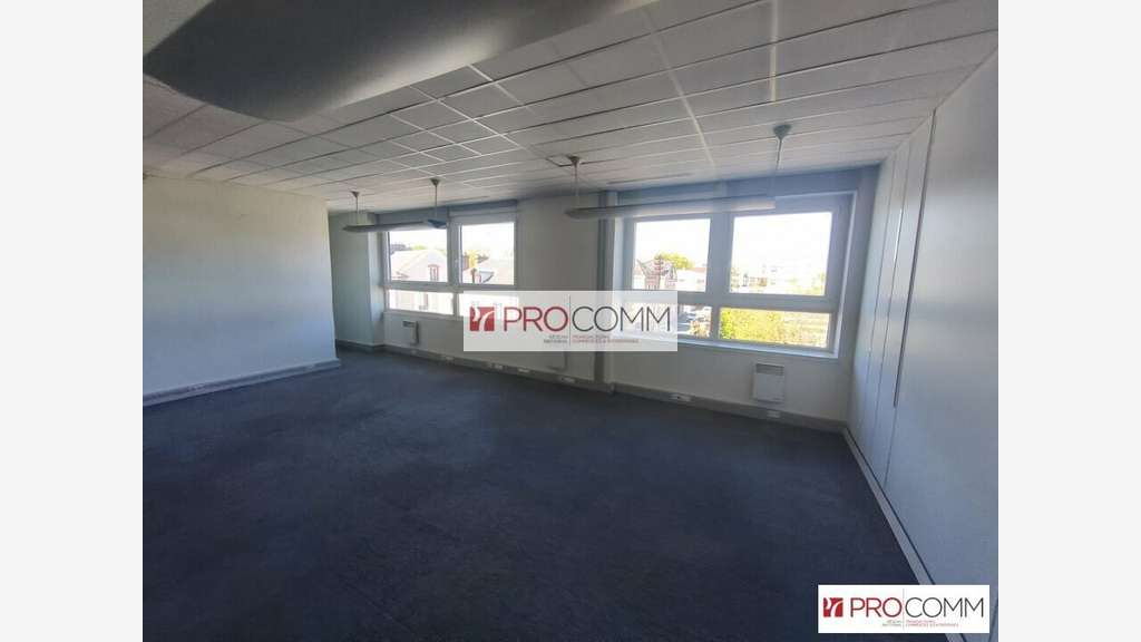 Bureaux 326m² R+2 à louer à Chartres centre