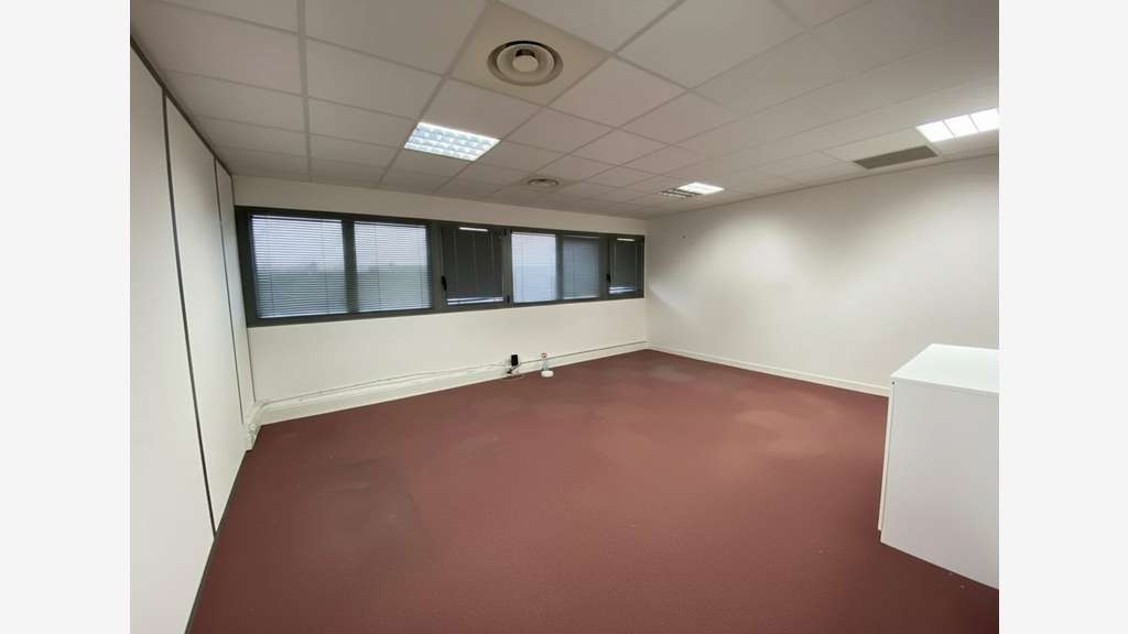 Bureaux de 136m² à louer za Gellainville Chartres