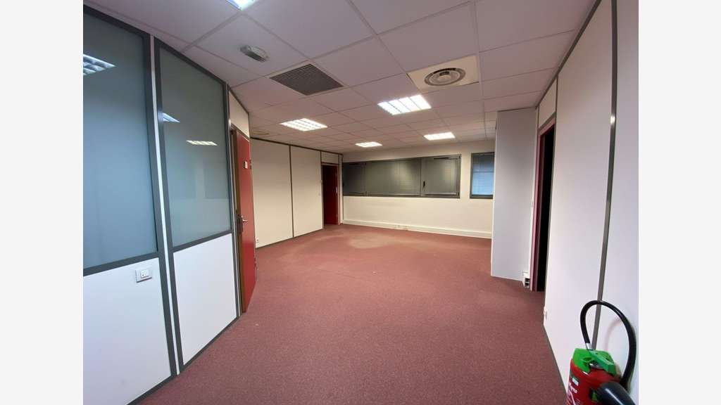 Bureaux de 136m² à louer za Gellainville Chartres