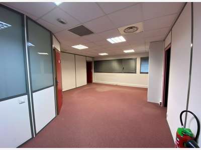 Bureaux de 136m² à louer za Gellainville Chartres