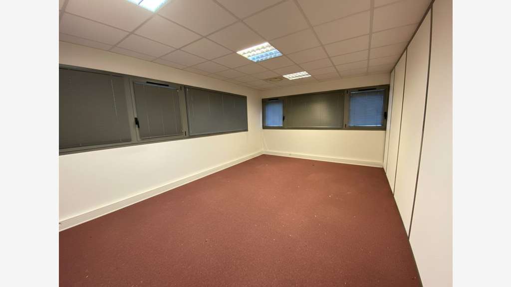 Bureaux de 136m² à louer za Gellainville Chartres