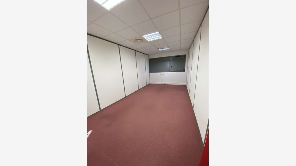 Bureaux de 136m² à louer za Gellainville Chartres