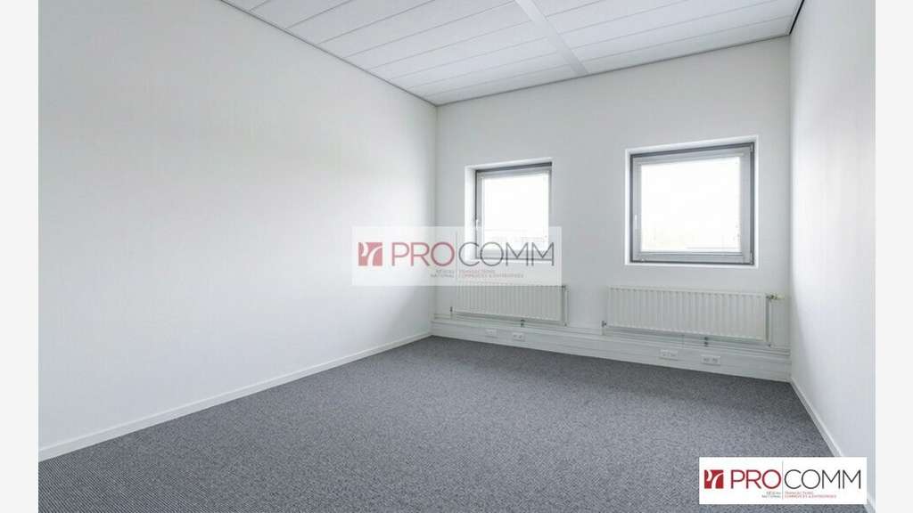 Bureau 13m² R+2 ascenseur PMR à louer à Chartres 