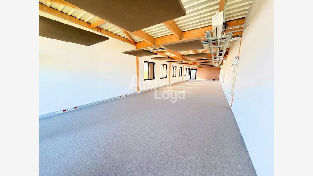 Bureaux 120m² à louer à Chasseneuil du Poitou