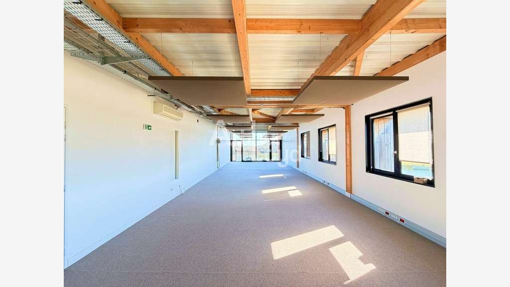 Bureaux 120m² à louer à Chasseneuil du Poitou