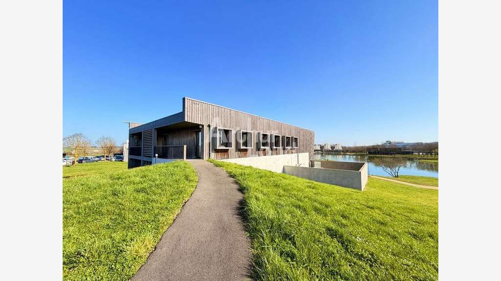 Bureaux 120m² à louer à Chasseneuil du Poitou