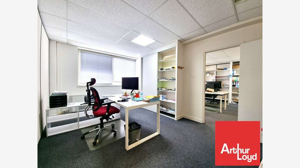 A louer bureaux loués 139m² Chasseneuil du Poitou