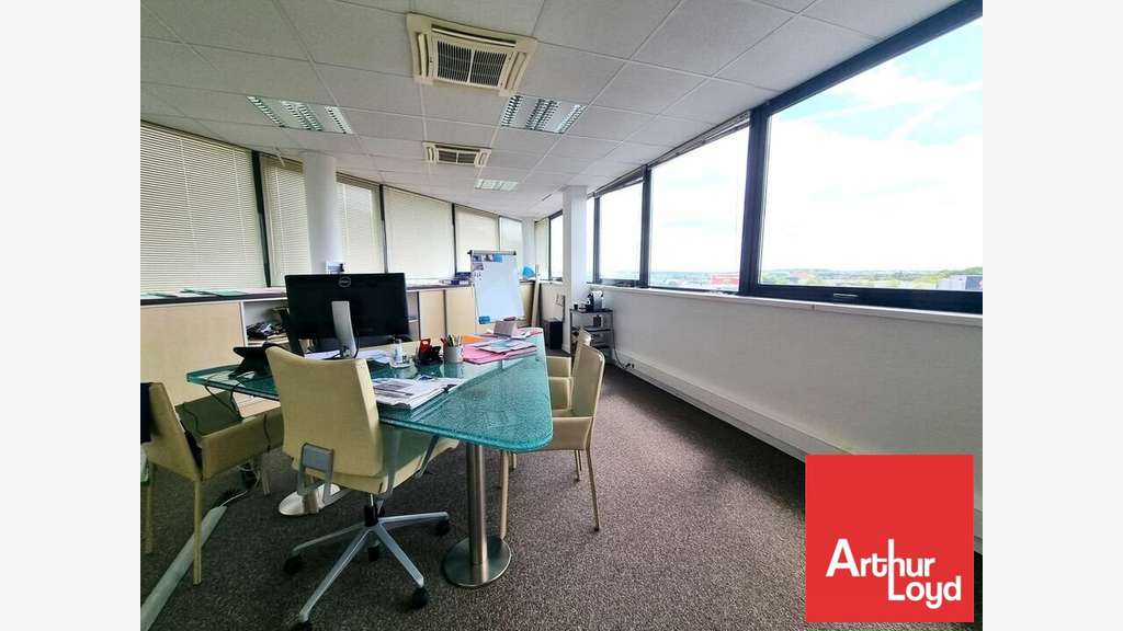 A louer bureaux de 911m² lumineux au Futuroscope