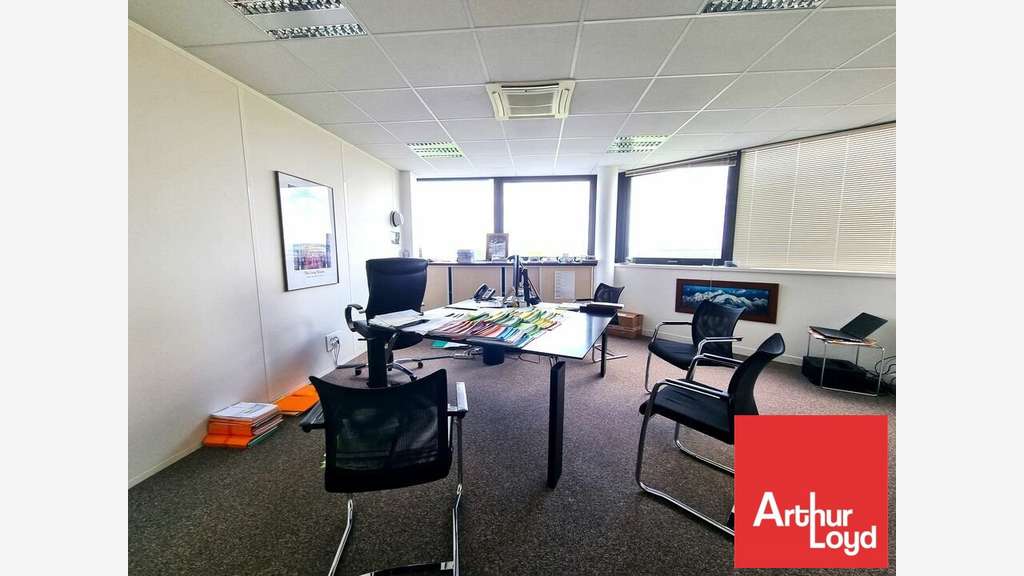 A louer bureaux de 911m² lumineux au Futuroscope
