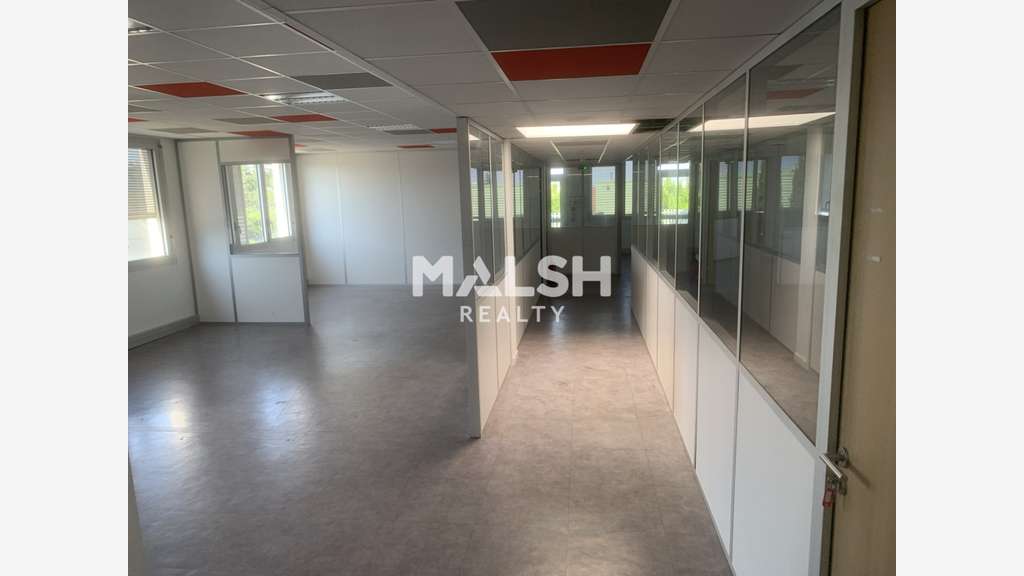 Bureaux - A louer - CHASSIEU - A partir de 165 m²