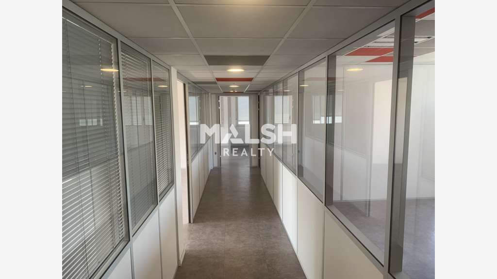 Bureaux - A louer - CHASSIEU - A partir de 165 m²