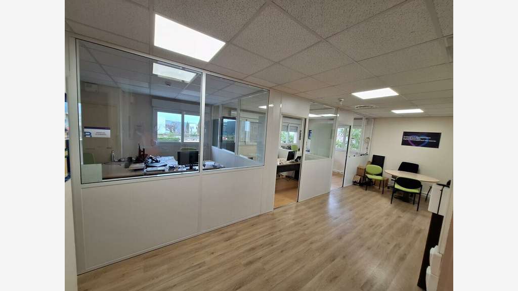 Bureaux 291m² à louer dans la Zone de Chassieu