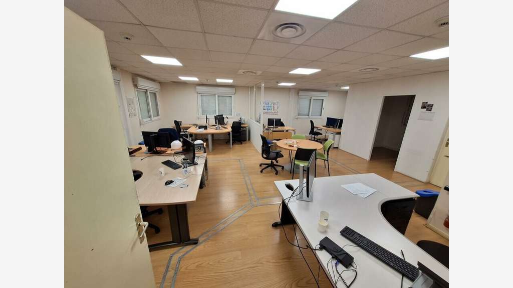 Bureaux 291m² à louer dans la Zone de Chassieu