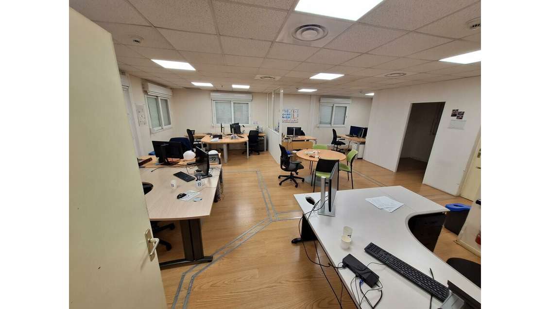 CHASSIEU - BUREAUX à louer