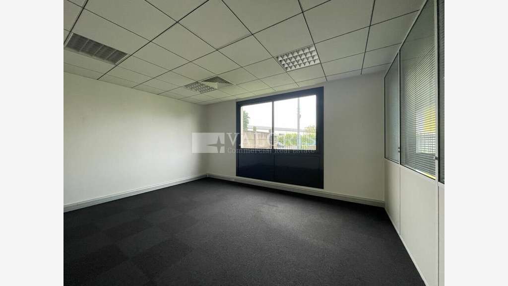 Bureaux 340m² à louer Chassieu dans l'est Lyonnais