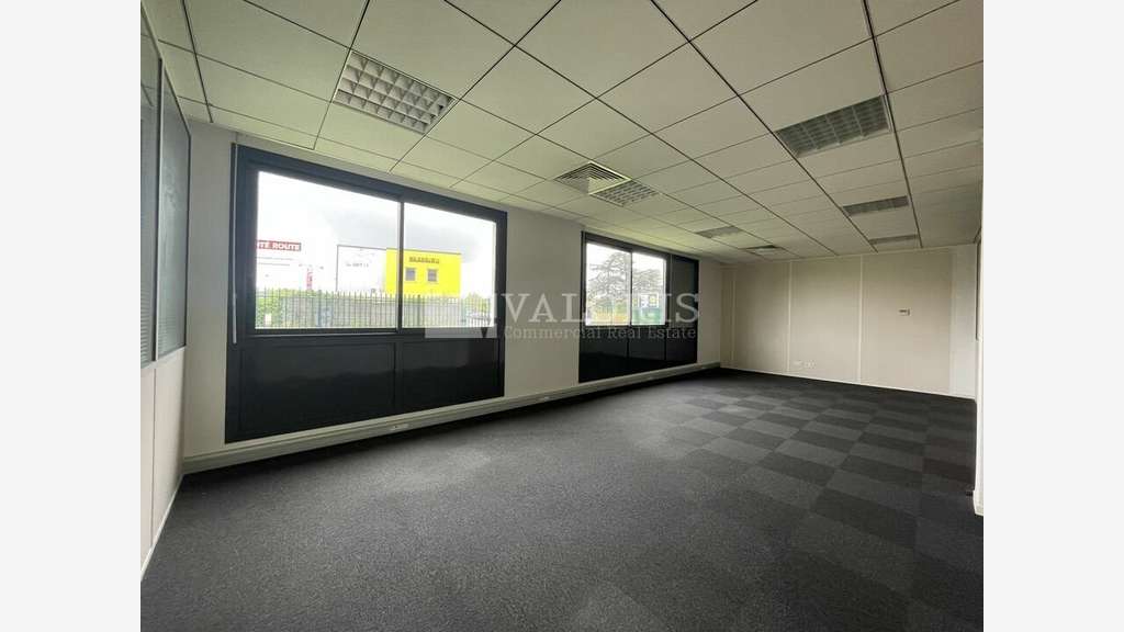 Bureaux 340m² à louer Chassieu dans l'est Lyonnais