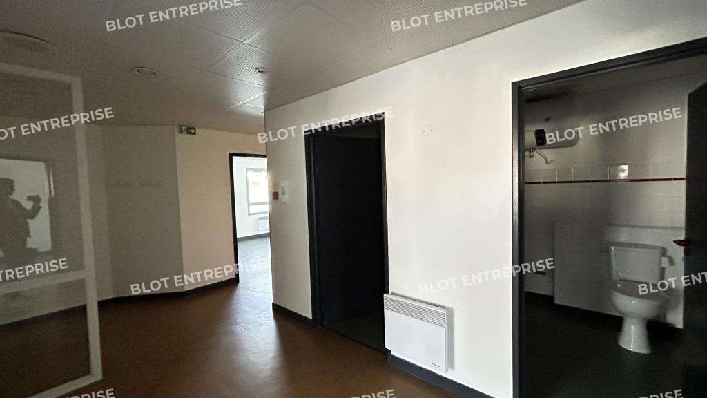 Location bureaux 96m² en RDC à Châteaubourg