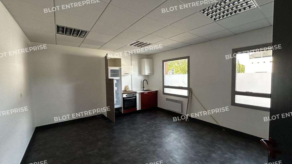 Location bureaux 96m² en RDC à Châteaubourg