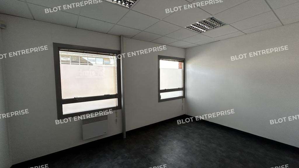 Location bureaux 96m² en RDC à Châteaubourg