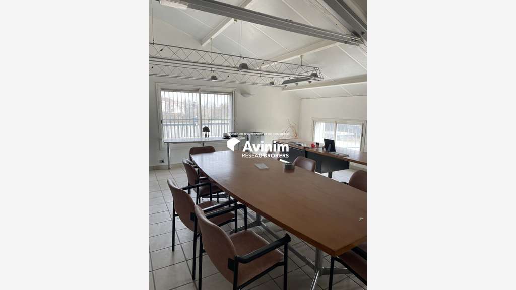 A louer grand bureaux en étage à Châteauneuf