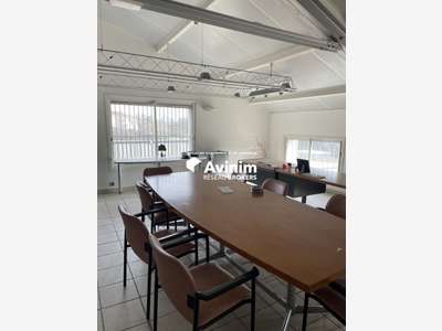 A louer grand bureaux en étage à Châteauneuf