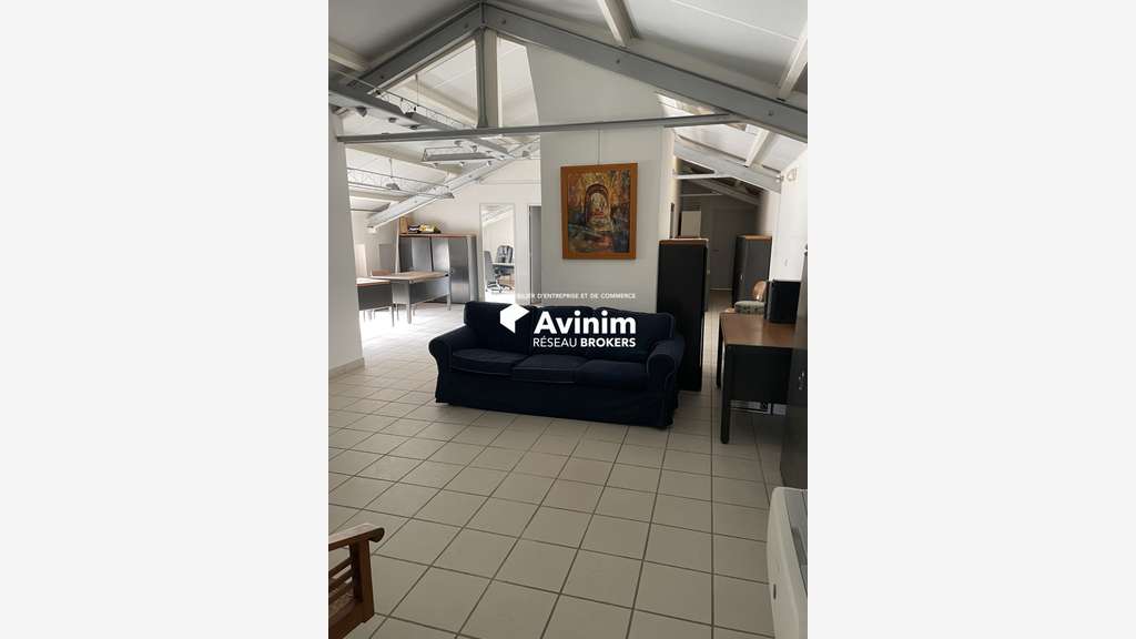 A louer grand bureaux en étage à Châteauneuf