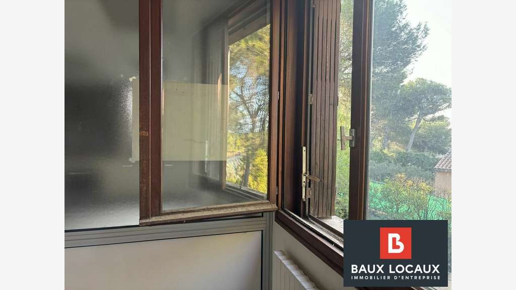 A louer bureaux 245m² périphérie de Châteaurenard