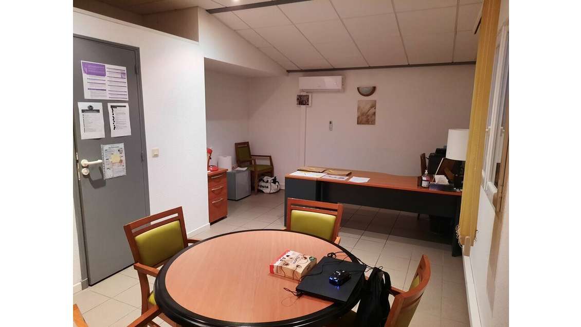 CHATEAURENARD - BUREAUX à louer